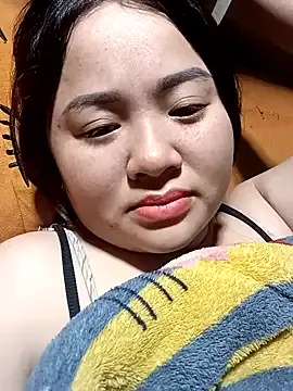 Bee-bgolden on StripChat 