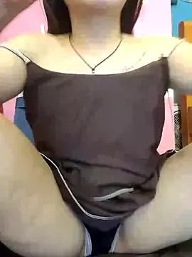 Bee_sweet from StripChat