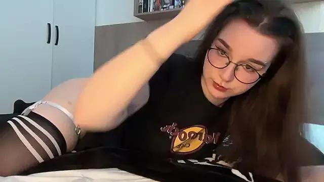 BeeBlossom from StripChat