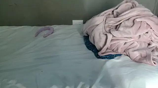 BeejayLoverxx from StripChat