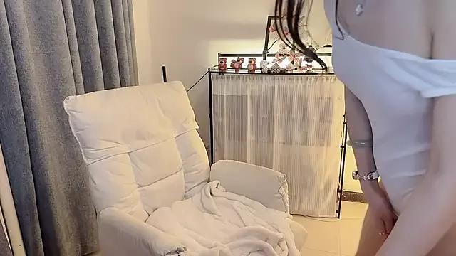 Bella-175 from StripChat