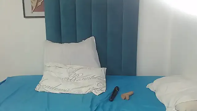 Bella_2025 on StripChat 