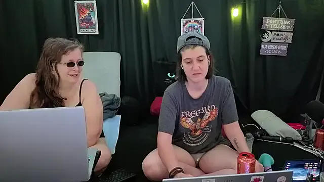 Bella_and_Marie from StripChat is Freechat