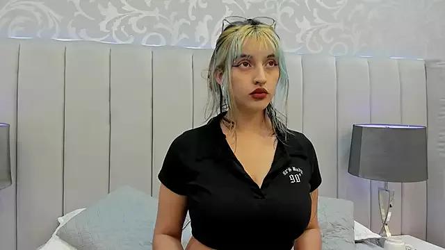 Bella_Bleu from StripChat