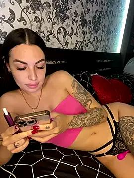 Bella_R0se from StripChat is Freechat