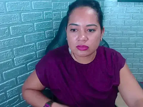 Bella_Summers_ from StripChat is Freechat