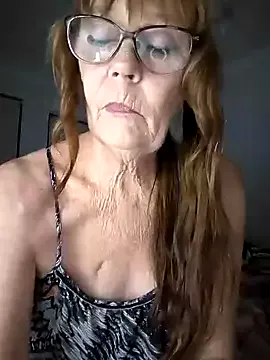 bellaau on StripChat 