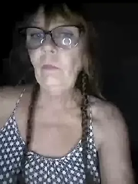 bellaau on StripChat 