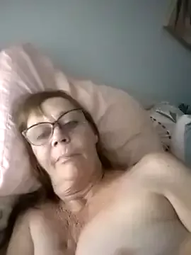 bellaau on StripChat 