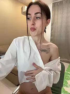 BellaBabyyy from StripChat