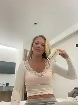 Bellablows from StripChat