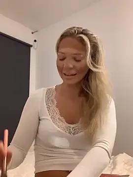 Bellablows from StripChat