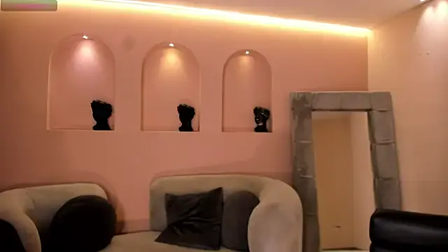 BellaConnorX on StripChat 