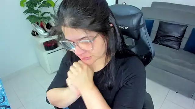 BellaFlaming from StripChat