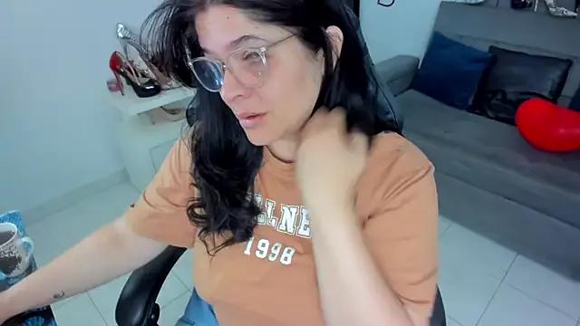 BellaFlaming from StripChat