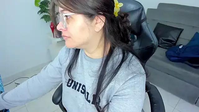 BellaFlaming from StripChat