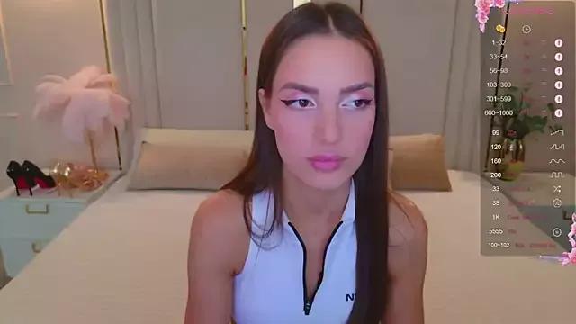 BellaHalles from StripChat