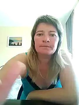BellaLove335 from StripChat