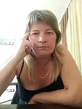 BellaLove335 from StripChat