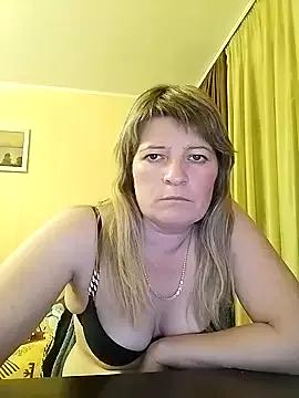 BellaLove335 from StripChat