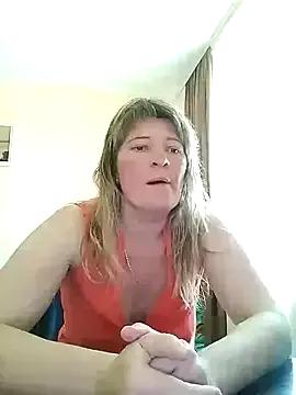 BellaLove335 from StripChat