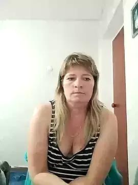 BellaLove335 from StripChat