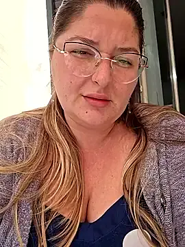 BellaMonella88 on StripChat 