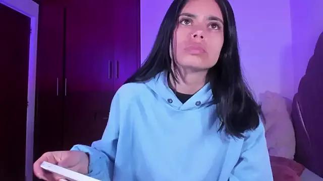 BellaSun_ from StripChat