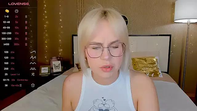 bellatip from StripChat is Freechat