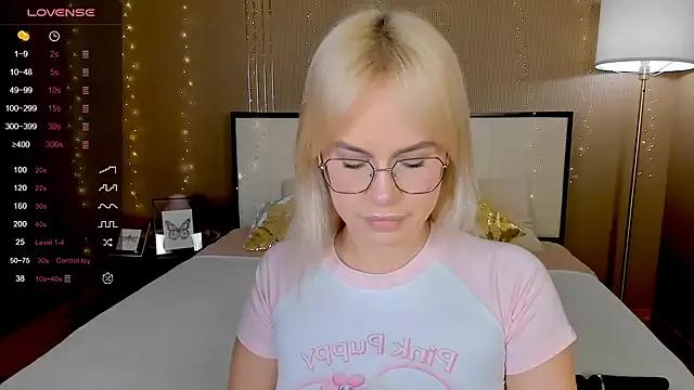 Try our streaming cams variety and talk on a personal level with our adorable girls streamers, showing off their bountiful shapes and dildos.