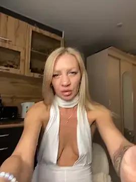 Bellissa_ from StripChat is Freechat