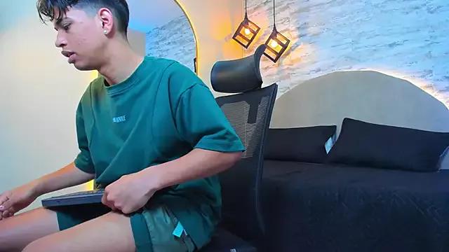 Benjamin_More from StripChat is Freechat