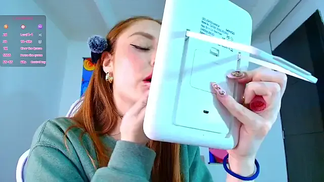 Bennuluspeach_ on StripChat 