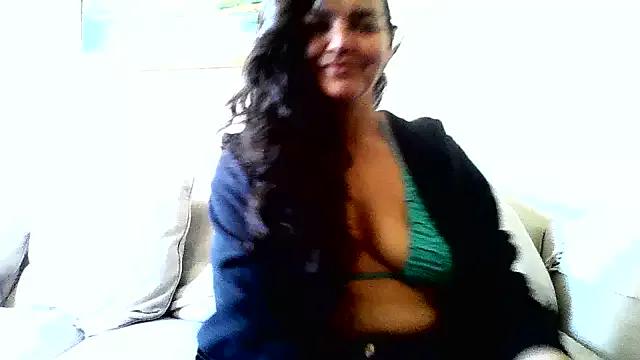 BetinaDiniz from StripChat is Freechat
