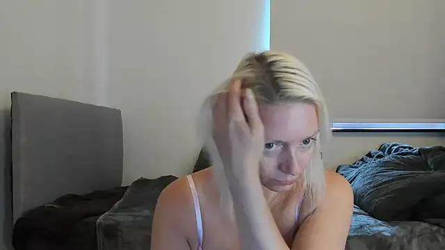 BetterThanYourEx69 from StripChat