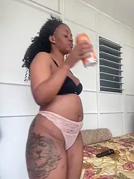 Beverlyxxxx from StripChat