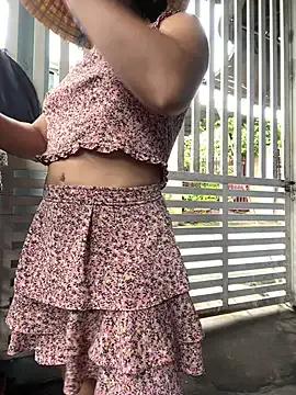 BigAssBee from StripChat is Freechat
