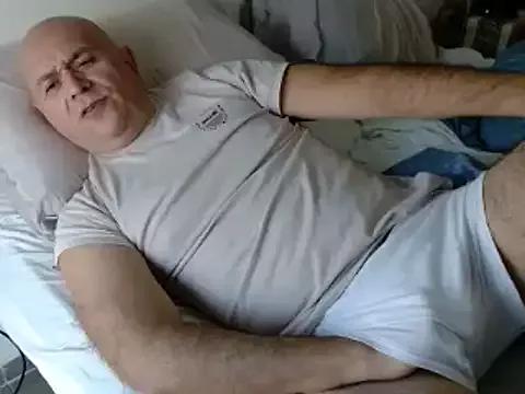 BIGBEARHOT from StripChat