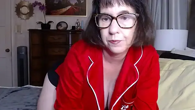 BigbustedBrenda on StripChat 