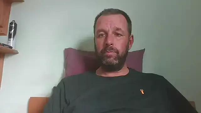 BigGuyUk69xx from StripChat