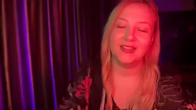 BikiHellena on StripChat 