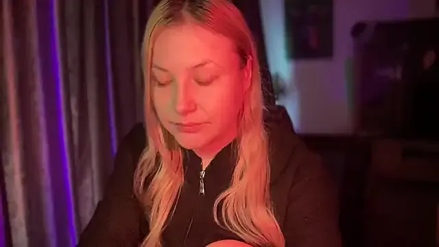 BikiHellena on StripChat 