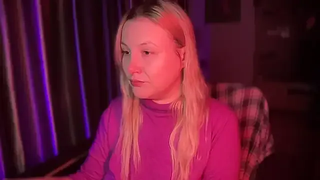 BikiHellena on StripChat 