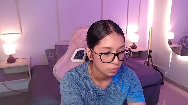 Black_kittyy_ from StripChat is Freechat