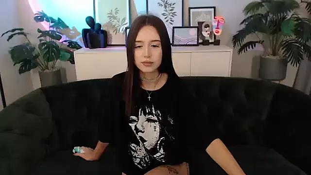BlackEyesGirl from StripChat is Freechat