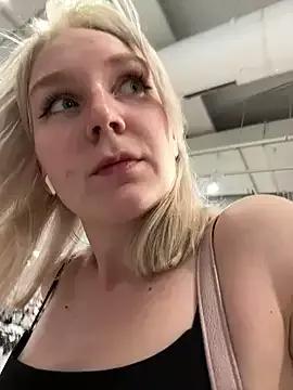 Blond_doll from StripChat is Freechat
