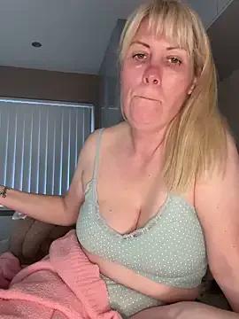Blonde-BrookeX from StripChat is Freechat