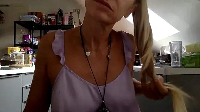 blondi2077 from StripChat is Freechat