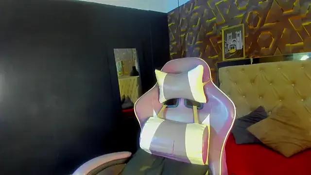 blueeskhy from StripChat is Freechat