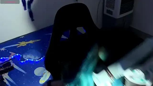 bluesubmissive from StripChat is Freechat